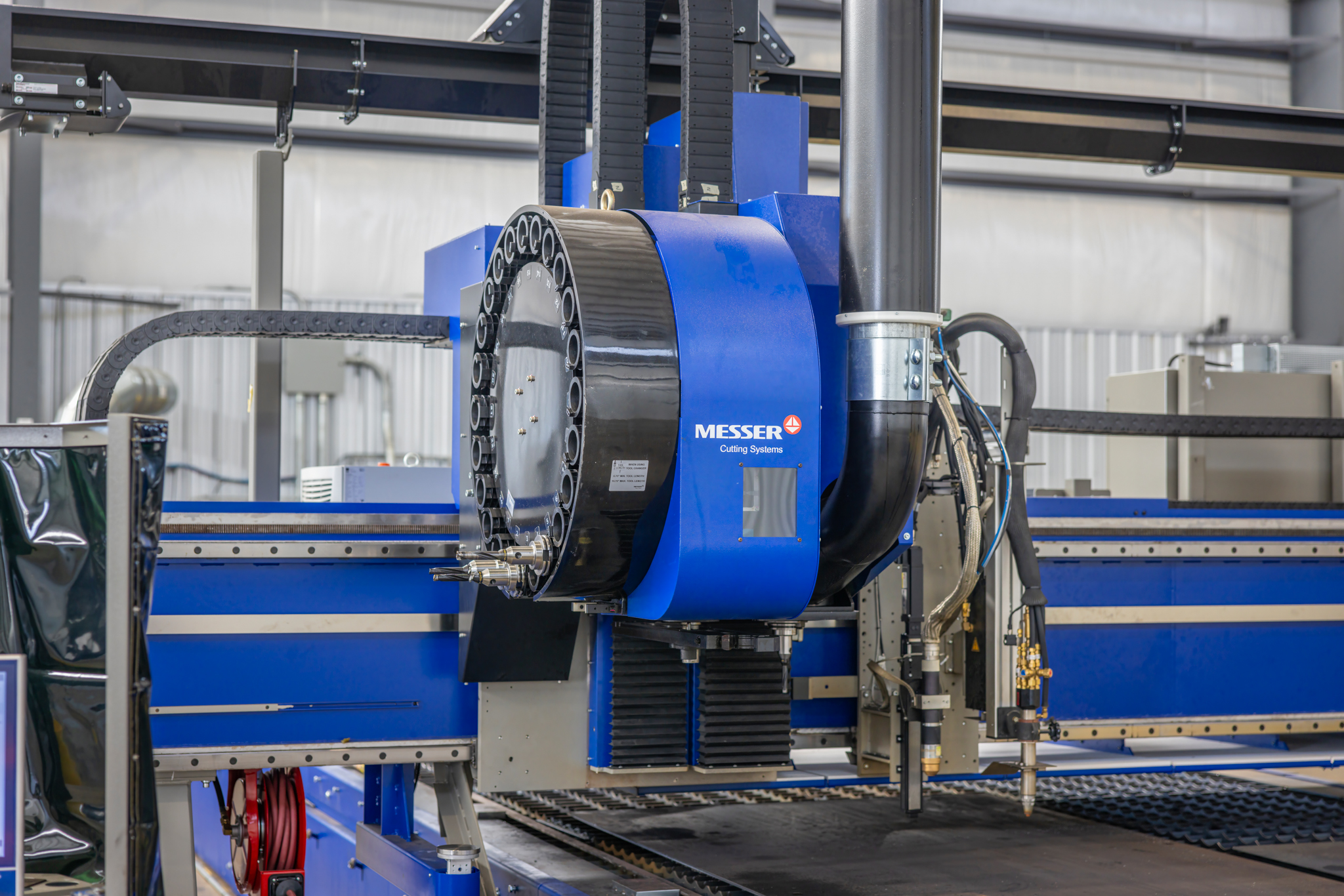 Blue oxy-fuel laser machine